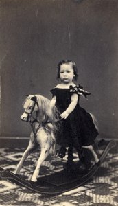 Junges Mädchen auf Schaukelpferd, 1860er Jahre von Clark and Hamlin