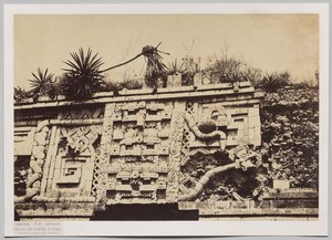 Palast der Nonnen in Uxmal (Detail von der Fassade der Schlange)