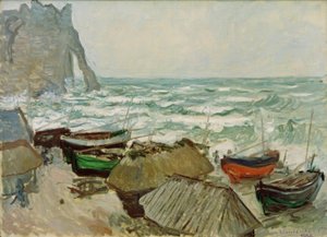 Fischerboote am Strand von Etretat