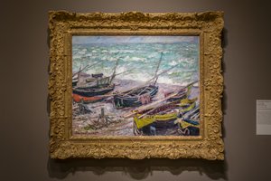 Fischerboote in Étretat von Claude Monet