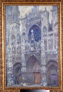Die Kathedrale Notre Dame de Rouen, das Portal, graues Wetter, Harmonie in Grau