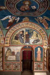 Verschiedene Episoden aus dem Leben des Heiligen Benedikt: im Zentrum „Das Wunder des Heiligen Placidus“. Benedikt von Nursia rettet dank des Eingreifens seines ersten Jüngers Maurus den jungen Placidus, der in den Strom eines Sees geraten ist. Unten das W von Consolo
