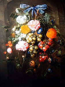 Ein Stillleben mit Blumen und Früchten, gebunden mit einer blauen Schleife von Cornelis de Heem