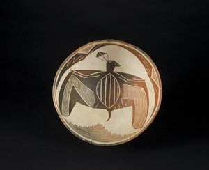 Schale mit bemalten Motiven