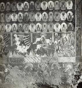 Die tausend Buddhas und Nidāna von Lady Sumati, Höhle 275, Nordwand, Dunhuang-Höhlen, China von Desmond Parsons