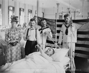 Puls eines Patienten messen, Brooklyn Navy Yard Hospital