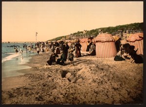 Der Strand zur Badezeit, Trouville-sur-Mer, Frankreich, ca. 1905 von Detroit Publishing Co.