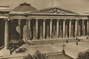 Kolonnadenvorderseite des British Museum auf dem Gelände des alten Montague House