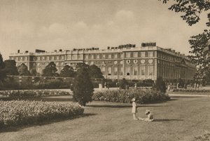 Ostflügel von Hampton Court, hinzugefügt von Wren auf dem Gelände der Arbeit des Kardinals, um 1935 von Donald McLeish