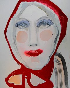 Porträt einer Frau mit roter Kapuze