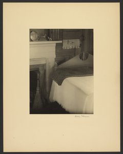 [Innenraum von Olive Dame Campbells Haus, Brasstown, North Carolina] von Doris Ulmann