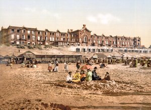 Hotel Orange vom Strand in Scheveningen, veröffentlicht um 1900 von Dutch Photographer