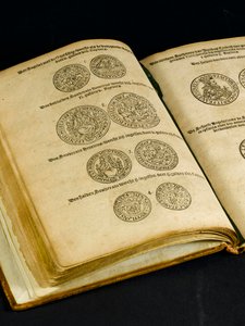 Münzbuch mit Gravuren englischer Münzen (Buch)