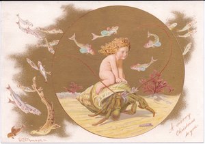 Eine viktorianische Weihnachtskarte von einem Einsiedlerkrebs in einer Muschel, der von einem Wasserbaby geritten wird, umgeben von einem Fischschwarm, von Gertrude Thompson, ca. 1895