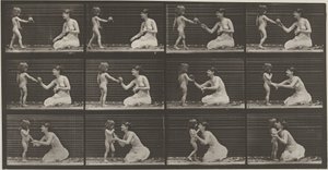Tafel Nummer 465. Kind bringt einer Frau einen Blumenstrauß, 1887 von Eadweard Muybridge