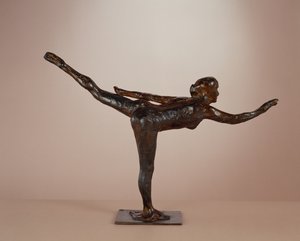 Tänzerin: Arabeske auf rechtem Bein, linker Arm in Linie von Edgar Degas