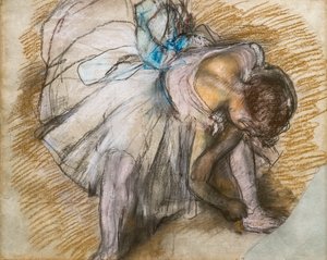 Tänzerin, die ihren Schuh anpasst von Edgar Degas
