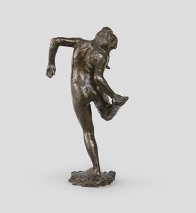 Tänzerin, die auf die Sohle ihres rechten Fußes schaut, 1895-1902 von Edgar Degas