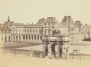 [Der Arc de Triomphe du Carrousel und der Cour Napoléon, gesehen von den Tuilerien, Louvre, Paris] von Édouard Baldus