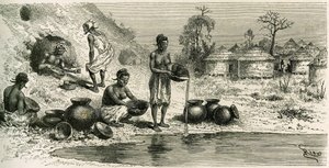 Frauen im Dorf Koumakhana waschen Gold, im Hintergrund suchen Männer in unterirdischen Galerien nach Gold. Gravur von Riou zur Illustration der Geschichte „Exploration du Haut-Niger (Haut-Niger)“ (heutiges Mali) von Kommandant Joseph Gallieni (1849-1916) von Edouard Riou