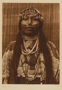[Eine junge Chinook-Frau] von Edward S. Curtis