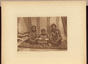 In der Lodge - Piegan von Edward S. Curtis