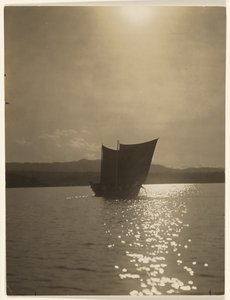 [Im grauen Licht der Morgendämmerung wandten sich die Yaklus-Krieger ab] von Edward S. Curtis