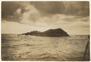 Zu felsigen, brandungsumspülten Inseln hat mich mein Kanu getragen von Edward S. Curtis