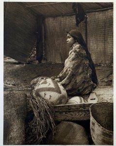 Indianer Amerikas: ein junges Indianermädchen, Tochter des Häuptlings des Skokomish-Stammes von Edward Sheriff Curtis