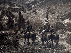 Indianer Amerikas des Apsaroke-Stammes im Schwarzen Canyon, Vereinigte Staaten