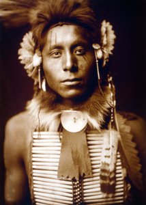 Sitting Eagle, Crow-Indianer, ca. 1905, Foto Edward S. Curtis