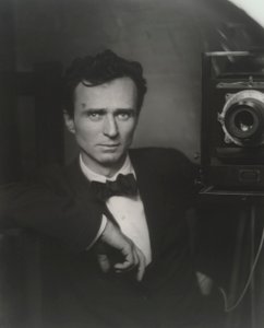 Selbstporträt mit Studiokamera von Edward Steichen