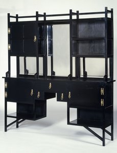 Ein William Watt ebonisierter Seitenschrank