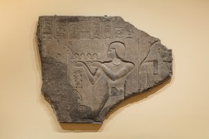 Relief mit Ptolemaios II., der einem Gott ein Opfer darbringt, 285-246 v. Chr.