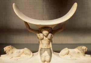 Geschnitzte Elfenbein-Kopfstütze, gestützt von Shu, Personifikation der Luft, aus dem Grab von Tutanchamun, ägyptische Zivilisation, XVIII. Dynastie von Egyptian 18th Dynasty