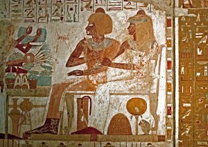 Malerei, die das Grab von Userhat (TT56) darstellt, hoher Beamter des Bades (18. Dynastie), zeigt ihn mit seiner Frau Mutneferet, wie sie Opfergaben empfangen. Luxor, Westufer von Egyptian 18th Dynasty