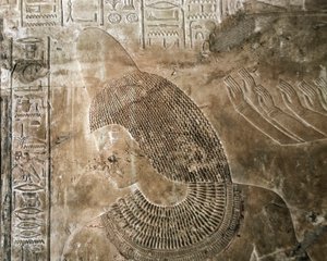 Ägyptische Antiquität: Relief aus dem Grab von Kha em Het, eine Figur mit einem Kegel darstellend von Egyptian 18th Dynasty