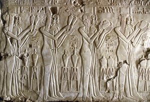 Ägyptische Antiquität: junge Mädchen machen Opfergaben. Grab von Kherouef von Egyptian 18th Dynasty
