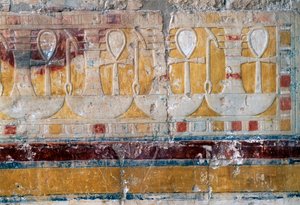 Fries mit Wunsch-Hieroglyphen, Totentempel der Hatschepsut, Deir el-Bahari, Thebanische Nekropole