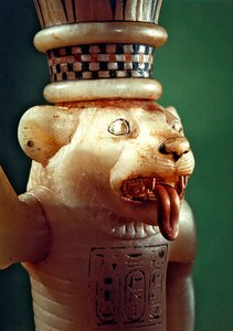 Leomorphes Salbengefäß, aus dem Grab von Tutanchamun, Neues Reich (Detail) von Egyptian 18th Dynasty