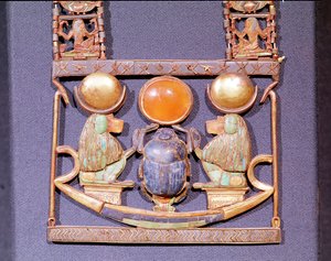 Halskette der aufgehenden Sonne, aus dem Grab von Tutanchamun (ca. 1370-52 v. Chr.) Neues Reich (Gold mit Halbedelsteinen eingelegt) (Detail)