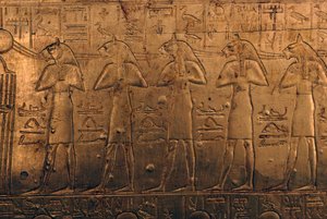 Relief auf vergoldetem Holzsarg, Schatzkammer von Tutanchamun von Egyptian 18th Dynasty