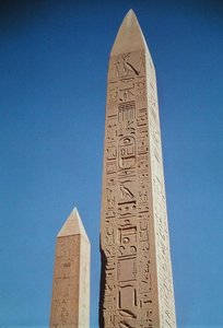 Die Obelisken von Tuthmosis I. (1504-1492 v. Chr.) und Hatschepsut (1473-1458 v. Chr.) im Großen Tempel von Amun, Neues Reich