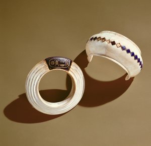 Zwei Armbänder, aus dem Grab von Tutanchamun, Neues Reich