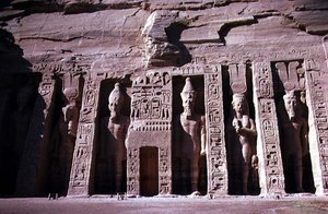 Fassade des Tempels der Königin Nefertari, Neues Reich, ca. 1250 v. Chr.