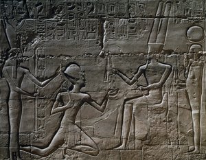 Ramses II. vor Amun-Ra, Relief, Große Hypostylhalle, Tempel des Amun, Karnak-Tempelkomplex (Unesco-Welterbeliste) von Egyptian 19th Dynasty
