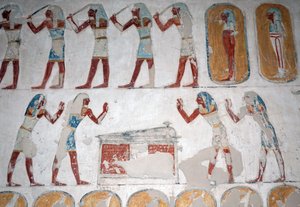 Bewaffnete Männer und Figur vor einem Sarkophag, Tal der Könige, Luxor von Egyptian Egyptian