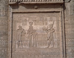 Ägyptische Antiquität: Ansicht der Flachreliefs des Tempels der Göttin Hathor in Denderah von Egyptian Egyptian