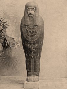 Erzherzog Franz Ferdinand von Österreich posiert als Mumie in Kairo von Egyptian Photographer