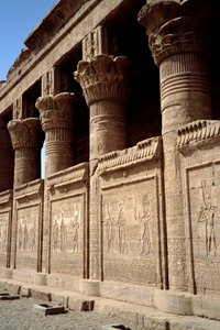 Ägyptische Architektur: Ansicht des Tempels der Hathor in Dendera